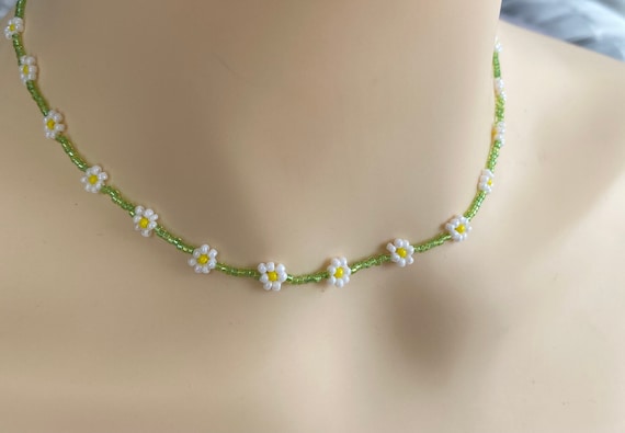 Daisy chain Choker Necklace Seed Bead Necklace White Yellow Green Necklace Daisy Flower Necklace Daisy Chain Jewellery Boho Jewellery