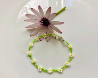 Daisy Bracelet, Seed Beaded Daisy Bracelet, Seed Beaded Daisy Chain Flower Bracelet, Handmade UK, Botanical Jewellery, Tiny Seed Beads gift