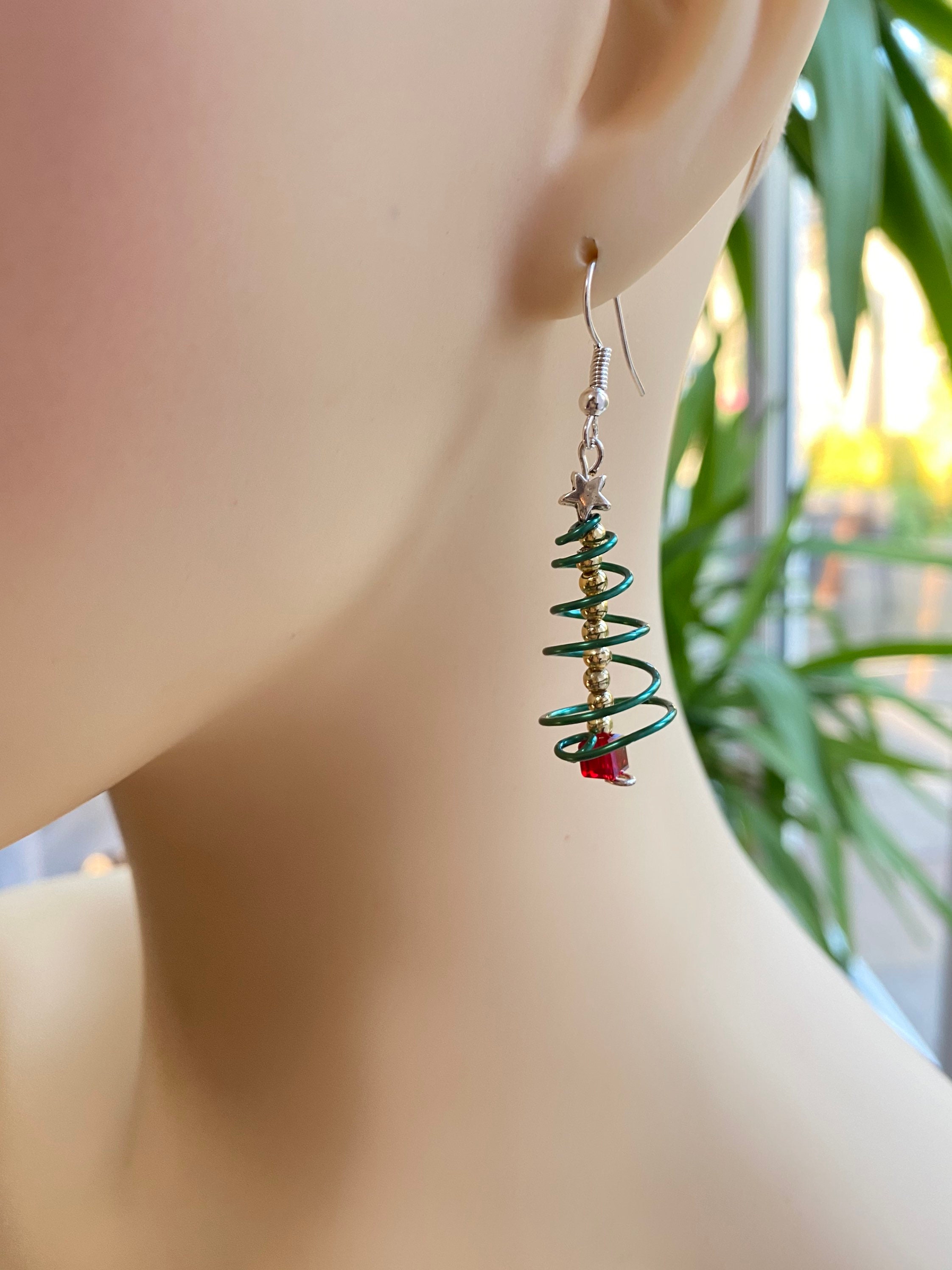 Make Margarita Christmas Tree Earrings to Make Merry - Rings and  ThingsRings and Things
