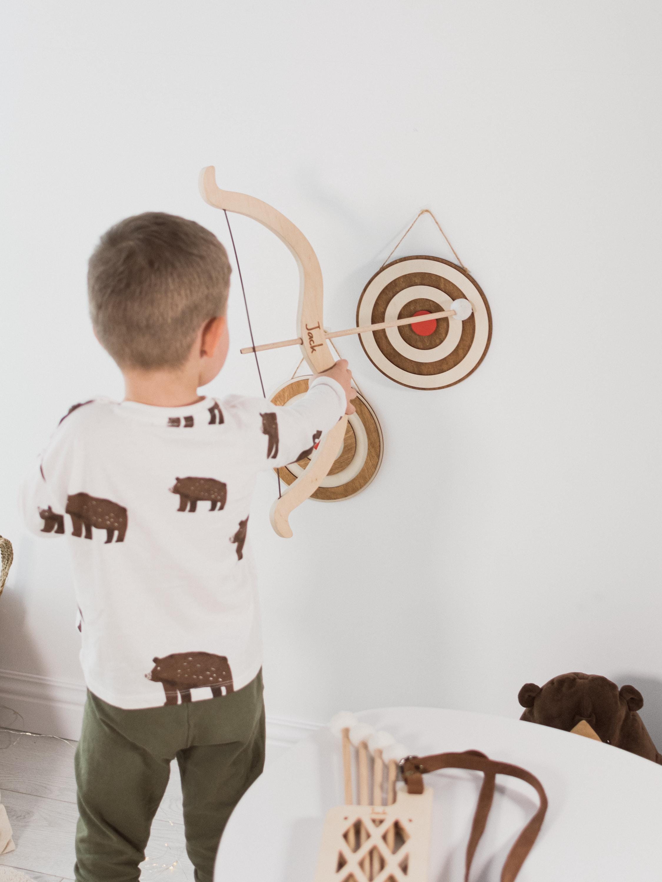 Houten pijl en boog set voor kinderen boogschieten, kindveilige katapult  met naam, jachtspeelgoed voor peuter, babyjongen cadeau verjaardag - Etsy  België, image size:2250x3000
