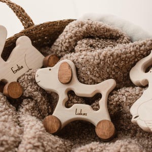 木製の車輪付き動物の引きずりおもちゃ、木製の天然子犬のおもちゃ、1～2歳児向けの押しおもちゃ、パーソナライズされた押し引きおもちゃ、ベビーシャワーギフト