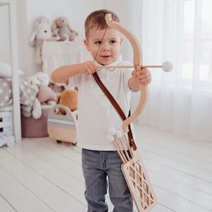 Personalized Wooden Archery Bow and Arrow Set, Kids Outdoor Toy Quiver