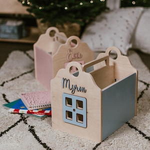 Almacenamiento de libros para niños personalizado, caja organizadora de madera para libros en la guardería, canasta de madera para libros para niños pequeños, regalo de madera de Navidad para niños con nombre