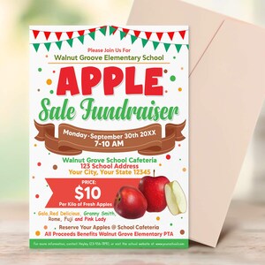 Può includere: Un volantino colorato per una raccolta fondi di vendita di mele alla scuola elementare Walnut Grove. Il volantino presenta una mela rossa con una foglia verde e il testo "APPLE Sale Fundraiser". L'evento è previsto per lunedì 30 settembre, dalle 7 alle 10 del mattino nella mensa della scuola Walnut Grove. Il prezzo è di 10 € al chilo di mele fresche. Il volantino elenca diverse varietà di mele, tra cui Gala, Red Delicious, Granny Smith, Rome, Fuji e Pink Lady. Il volantino indica anche che tutti i proventi vanno a beneficio della PTA della scuola elementare Walnut Grove.