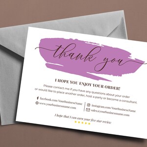 K&ouml;nnte beinhalten: Eine Dankeskarte mit einem violetten Pinselstrich-Design und dem Text "Danke". Die Karte enth&auml;lt eine Nachricht, die sich f&uuml;r die Bestellung des Kunden bedankt und ihn ermutigt, sich bei Fragen oder f&uuml;r eine weitere Bestellung an den Verk&auml;ufer zu wenden. Sie enth&auml;lt auch Kontaktinformationen f&uuml;r soziale Medien und E-Mail.