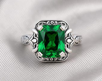 Bague pour femme art déco émeraude, bijoux de pierre de naissance de mai de fiançailles de coupe princesse vintage en argent sterling.