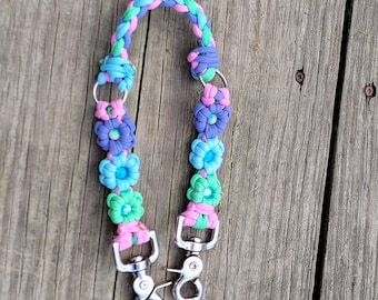 Triple Six Leaf Daisy Pull Strap (W/Beads)