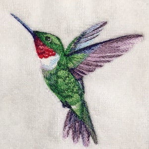 Embroidered Ruby Throated Hummingbird on Your Choice of White Velour or Terry Cotton Fingertip Bathroom Towel bild 2