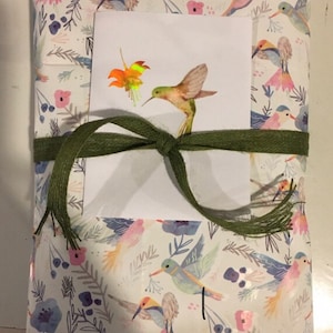 Embroidered Ruby Throated Hummingbird on Your Choice of White Velour or Terry Cotton Fingertip Bathroom Towel bild 6