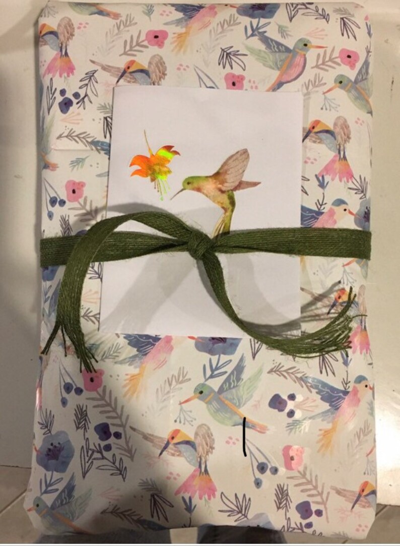 Embroidered Ruby Throated Hummingbird on Your Choice of White Velour or Terry Cotton Fingertip Bathroom Towel bild 6