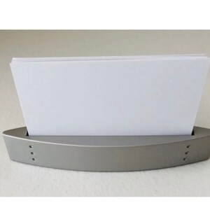 Tarjetero de escritorio de acero inoxidable con punta plateada para oficina