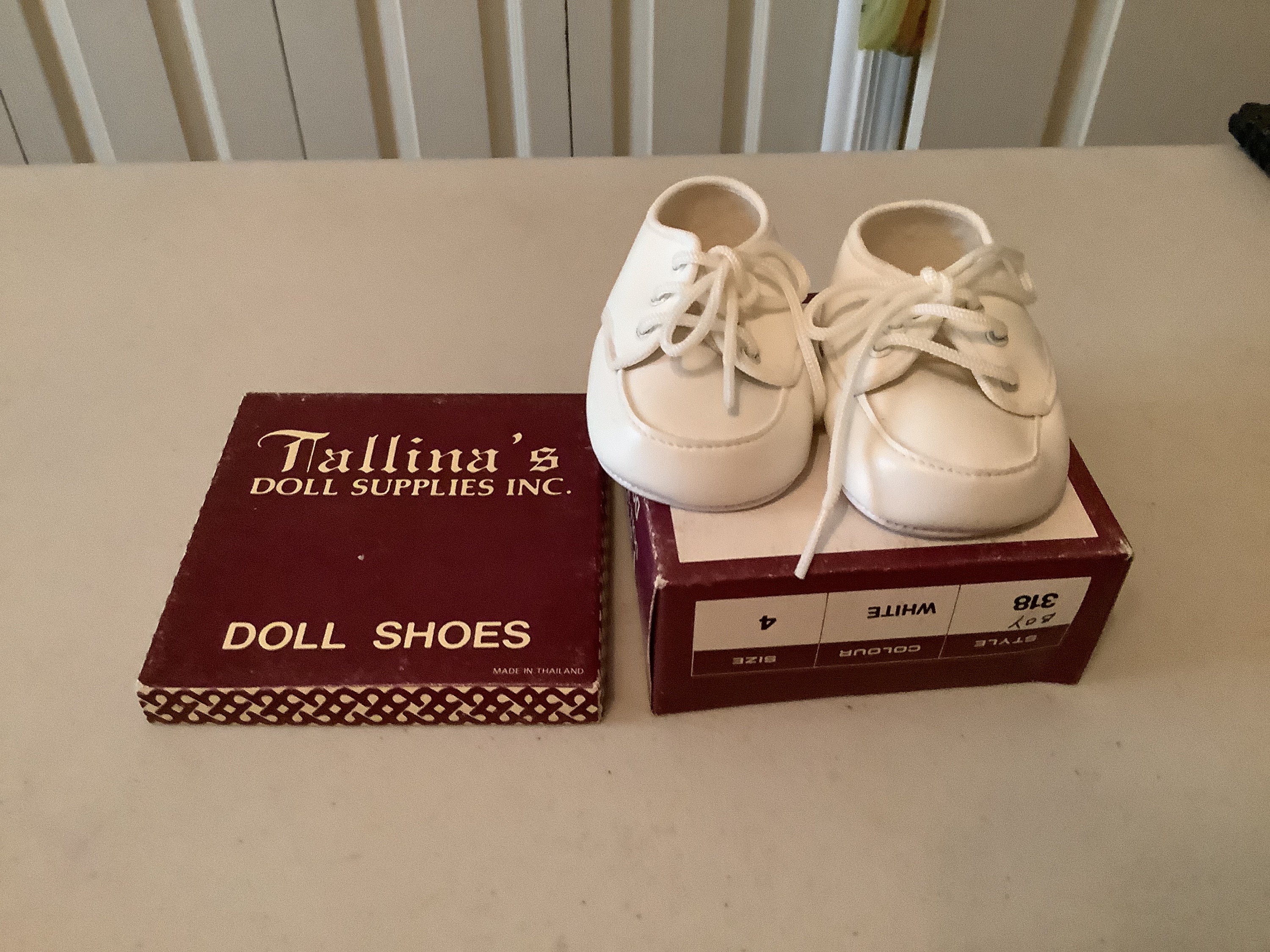Poll de poupée 1pair Chaussures de Skateboard décontractées Blancs Chaussures pour 18 Pouces poupées Enfants Cadeaux, Mini poupée
