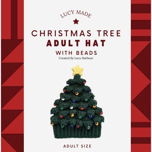 Könnte beinhalten: Dunkelgrüner Weihnachtsbaum-Erwachsenenhut mit Perlen. Der Hut ist gehäkelt und hat einen gelben Stern oben und bunte Perlenverzierungen. Der Text auf dem Bild lautet "Christmas Tree Adult Hat with Beads" und "Adult Size."
