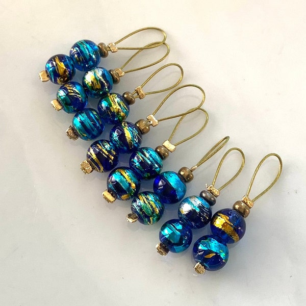8 beautiful glass bead stitch markers, Shiny blue markers for knitting, knitting stitch markers, knitting accessories, knitting gifts