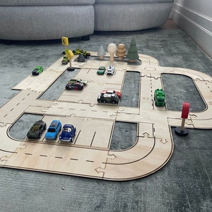 City Livin’ || 18 piece Wooden Road Track Play Set || Montessori | Car Play | Gender neutral kids gift | Boy girl birthday present