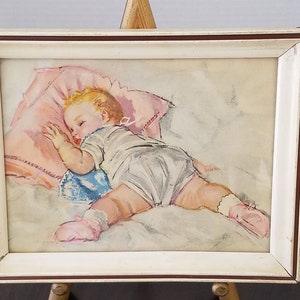 Hermosos detalles coloridos vintage impresión dormir bebé en una almohada de cartón de madera enmarcado 1935