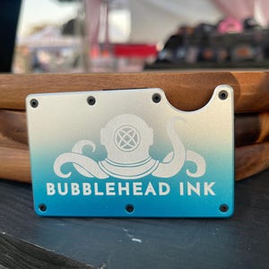 BUBBLEHEAD INK RFID-blockierende Brieftasche aus Metall | Minimalistische Aluminium Geldbörse für Männer | Einzigartiges Geschenk für Strumpf