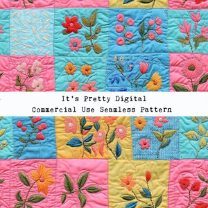 Pode incluir: Um padrão digital sem costura que apresenta um design de colcha de retalhos com vários bordados florais em tons de rosa, amarelo, azul e verde. O texto "It's Pretty Digital Commercial Use Seamless Pattern" é exibido em uma faixa branca.