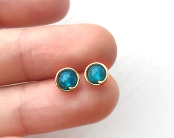 Kleine blauwe apatiet-oorbellen, 14 kt gold filled, sterlingzilver 4 mm blauwgroene apatiet draadwikkeloorbellen, geboortesteen december