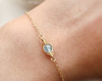 Pulsera de aguamarina delicada, chapada en oro de 14 quilates y oro rosa, pulsera de plata de ley con piedras preciosas delicadas, regalo de piedra de nacimiento de marzo para ella.