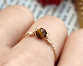 Anillo de ojo de tigre delicado, chapado en oro de 14 quilates, chapado en oro rosa, anillo de plata de ley con piedras preciosas pequeñas, anillo apilable de oro