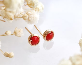 Boucles d'oreilles Tiny Red Coral Stud, 14K Gold Filled, Rose Gold Filled, Sterling Silver Wire Wrapped Gemstone Boucles d'oreilles