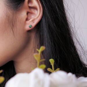 Echte Emerald Stud Oorbellen, 14K Goud Gevuld - Sterling Zilveren Draad Verpakte Groene Emerald Oorbellen, Mei Birthstone afbeelding 5