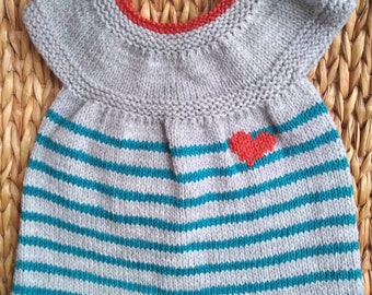 Robe bébé en tricot