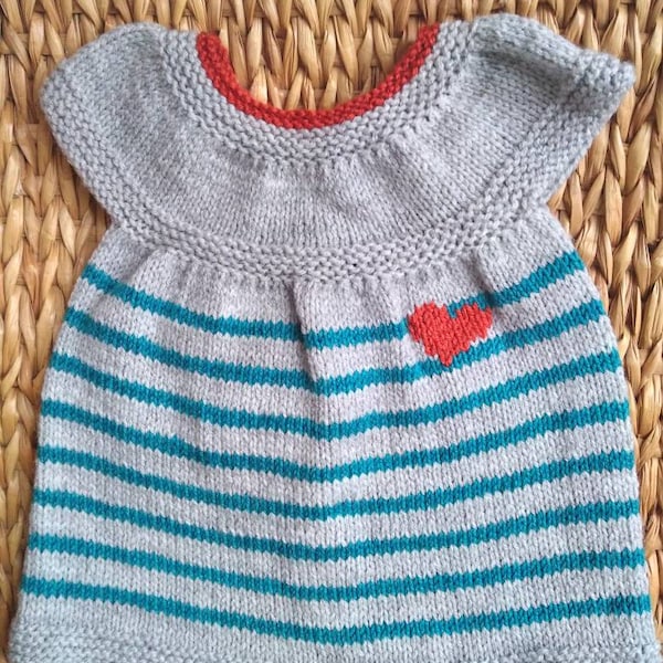 Robe bébé en tricot