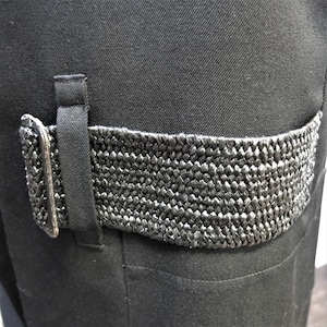 Belt band made of bast and elastic