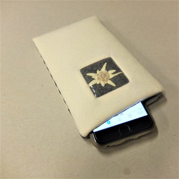 Genähte i-phone Hülle aus Wollstoff mit echtem Zuchtedelweiß