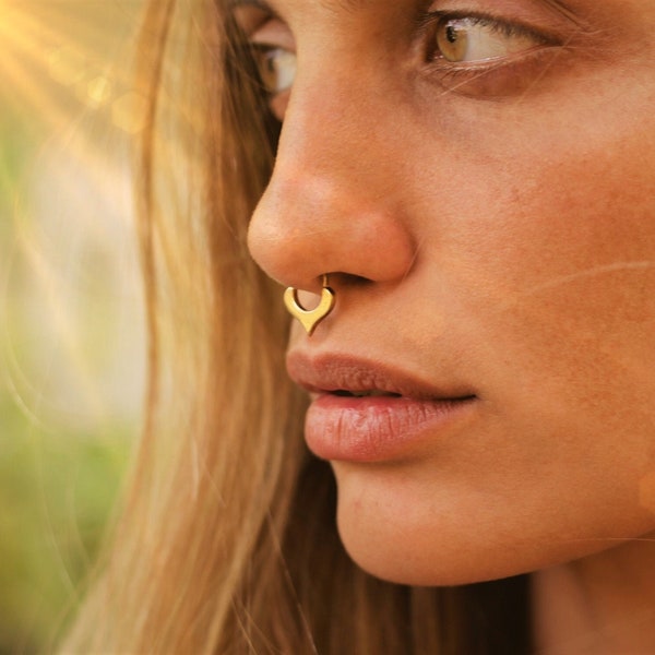 Fake Septum, Pointed Nose Ring, Golden Septum, Brass Jewelry, NICKEL FREE, Nose Piercing, Festival Jewelry, UNISEX, Open Piercing