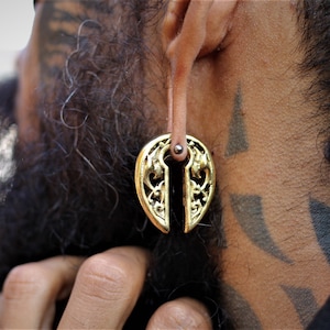 1 pair of golden ear weights, UNISEX, NICKEL FREE, brass jewelry, tribal jewelry, festival jewelry, brass plugs, brass tunnels