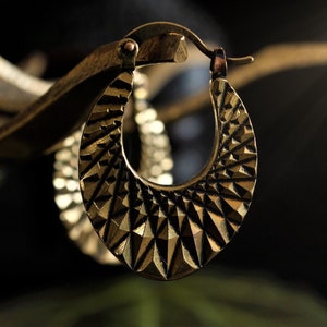 Geometric Earrings, Gold Earrings, Oval Dangle Earrings, Brass Jewelry, NICKEL FREE, Geometric Pattern, Engraved Jewelry, Mandala