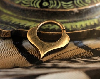 Septo pontiagudo, piercing de latão, sem níquel, unissex, joias tribais, argola de nariz elegante, joias de festival, piercing de nariz dourado
