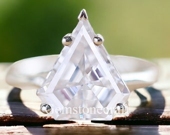 Shield Moissanite Ring, Shield Ring, Shield Engagement Ring, 3.00 TW, Shield Cut Moissanite Ring, Shield Diamond Ring, Moissanite Ring GR456