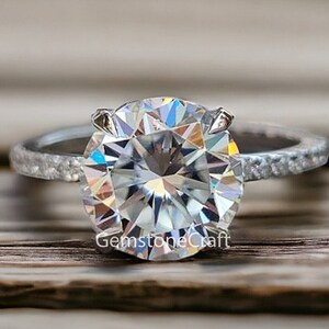 2.30 TW Round Brilliant Cut Colorless Moissanite Ring, Claw Prongs Pave Set Ring, Moissanite Engagement Ring, White Gold Wedding Ring, GR64 afbeelding 1