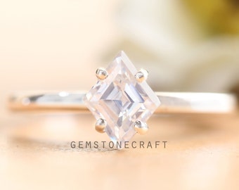 0.83 CT, Kite Cut Ring, Kite Engagement Ring, Kite Moissanite Ring, Kite Cut Moissanite Ring, Kite Diamond Ring, Moissanite Ring, GR457