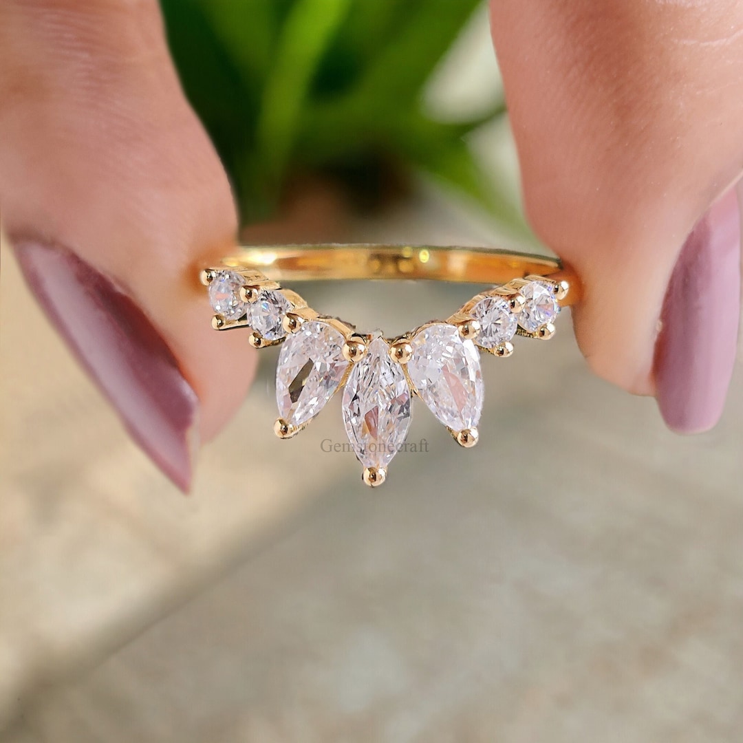 Curved Wedding Band Women Vintage Solid 14K Yellow Gold Moissanite ...