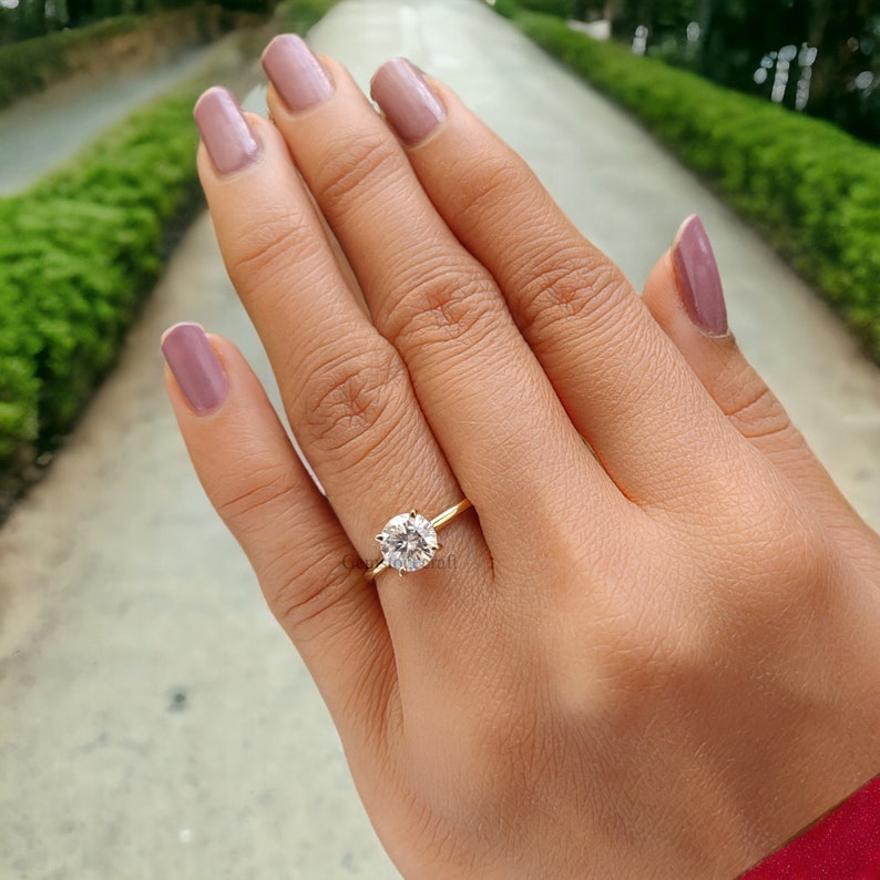 Stunning 0.25 CT Colorless Round Moissanite Solitaire Engagement Ring, Dainty Wedding Ring, 10k/14k/18k/Platinum Ring, Propose Ring GR21 imagem 6