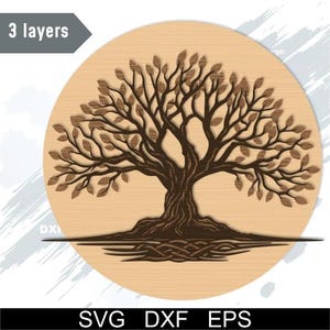 Peut inclure: Un motif d'arbre en bois avec un tronc, des branches et des feuilles détaillés. L'arbre est placé sur un fond circulaire brun clair. Le texte "3 layers" est dans le coin supérieur gauche. Le bas de l'image contient le texte "SVG DXF EPS".