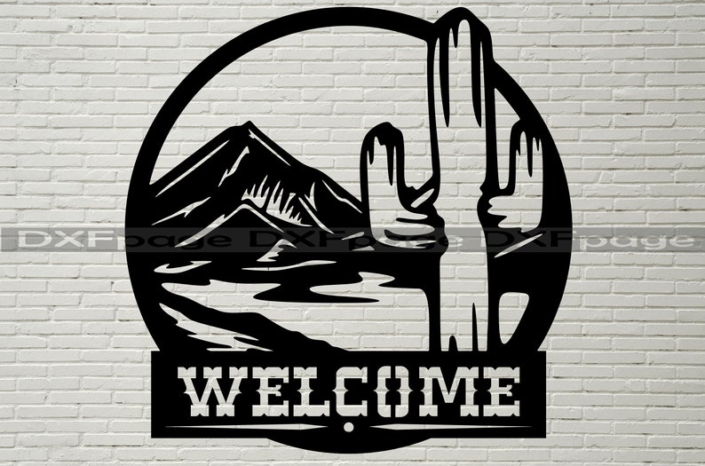 Pode incluir: Arte de parede em metal preto com uma paisagem des&eacute;rtica com uma montanha, um cacto e a palavra "WELCOME". O design est&aacute; dentro de uma moldura circular, perfeito para adicionar um toque r&uacute;stico a qualquer casa.