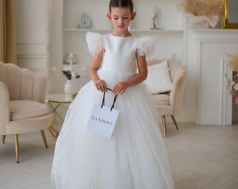 classic ivory flower girl dress for church wedding, simple junior bridesmaid dress with flutter sleeves, modern white First Communion dress