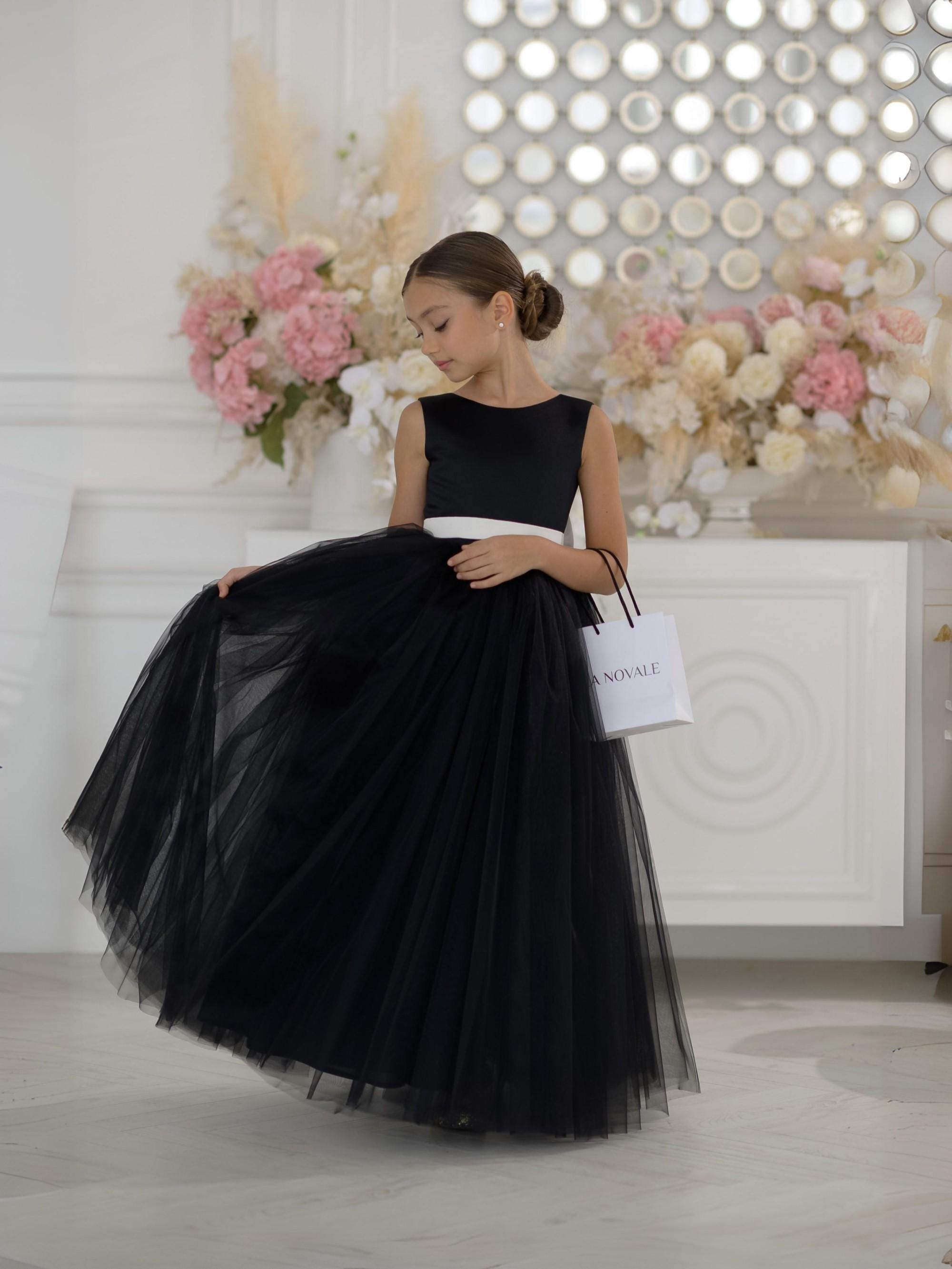 Black and White flower girl dress with sash, minimal chic junior bridesmaid dress, Black flower girl dress, girls Black White ceremony dress