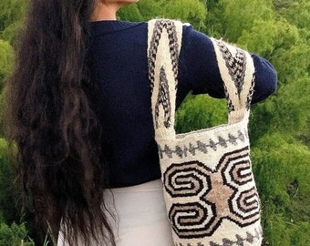 Arhuaca woven wool bag in Colombia - ARMONIA