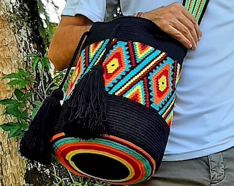 Hand-woven Wayuu bag in Colombia - Order yours