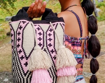Large Wayuu bag with 2 handle styles - WAYUU bag perfect for carrying your mobile and wallet - Long adjustable handle and hand handle