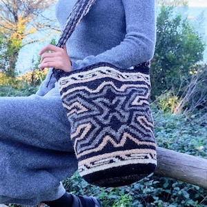 Large Arhuaca Bag 100% Native Wool, Handwoven in Colombia | &quot;The Guardian&quot; | Shoulder Bag