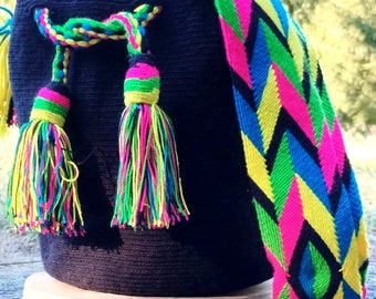 Wayuu handwoven bag in crochet in Colombia - Backpack shoulder as a special gift