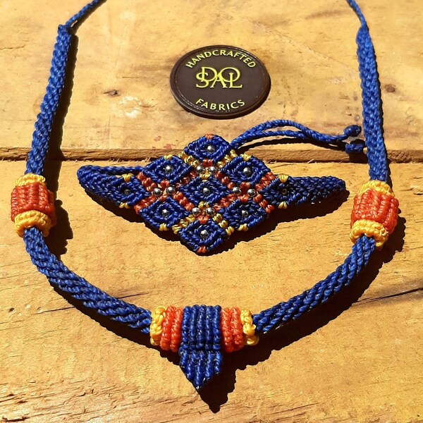 Conjunto: Collar + pulsera en macramé - UNISEX - Color Azul, amarillo y naranja.